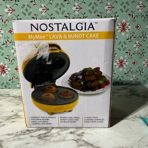 Nostalgia MyMini Yellow Cake Maker
